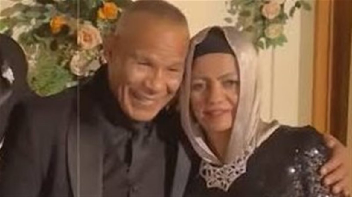 الشحات مبروك وزوجته