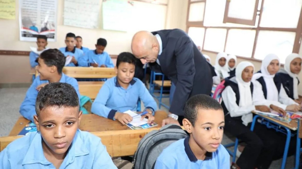 قرار عاجل من التعليم بشأن الطلاب المتواجدين بالمدارس رغم تعطيل الدراسة