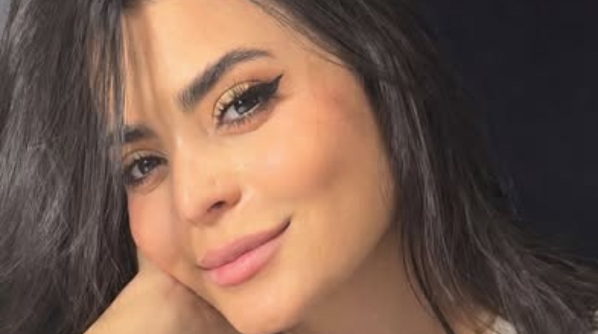 الفنانة أسماء جلال