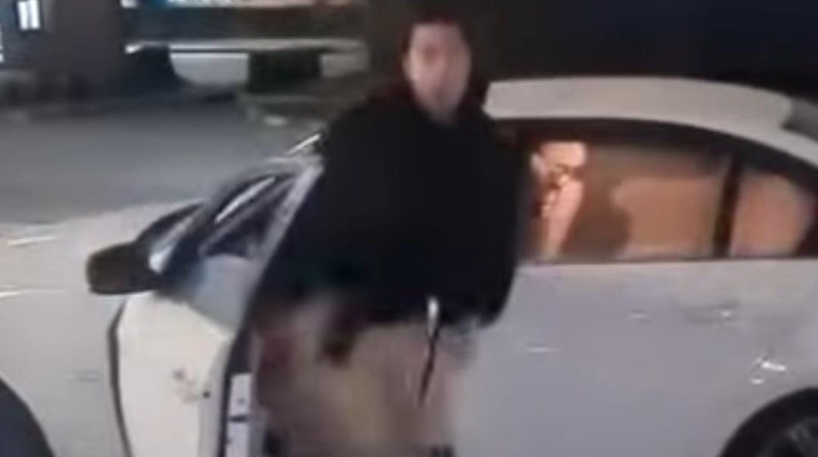 "أنا بعاكس مش متحرش".. فتاة توثق مضايقة شاب لها في شارع التسعين بالقاهرة 