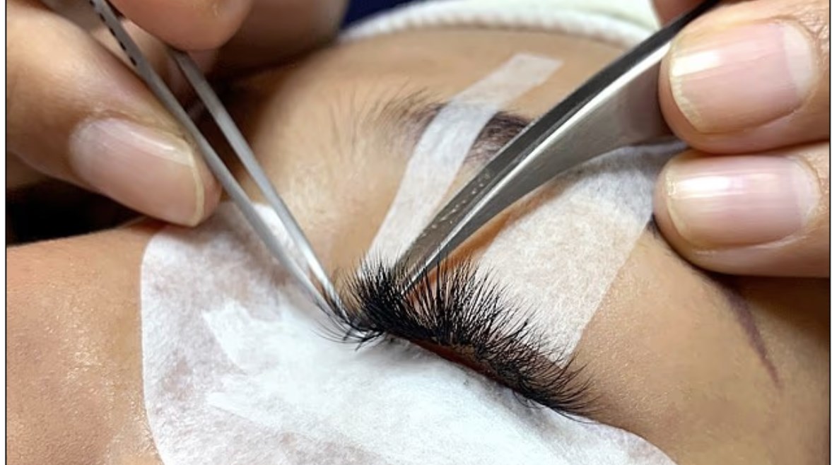 الرموش الصناعية