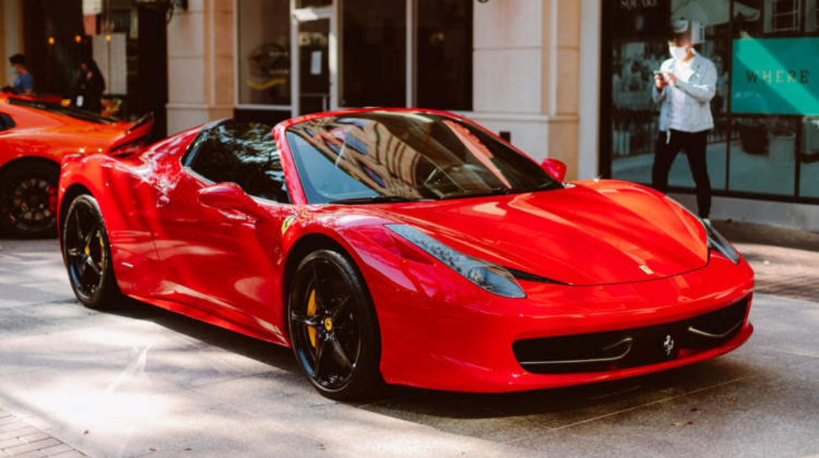 فيراري حمراء بورتوفينو
