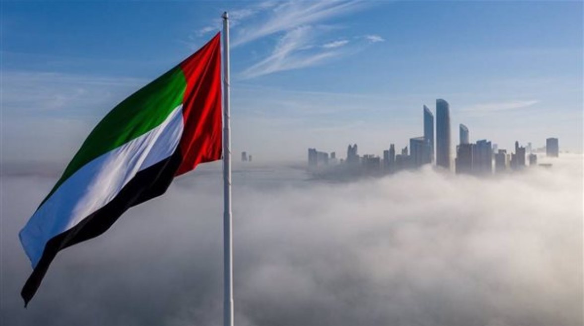 مقتل شخصين وإصابة ثلاثة أخرين إثر سقوط شظايا نتيجة إعتراض صاروخ في أبو ظبي