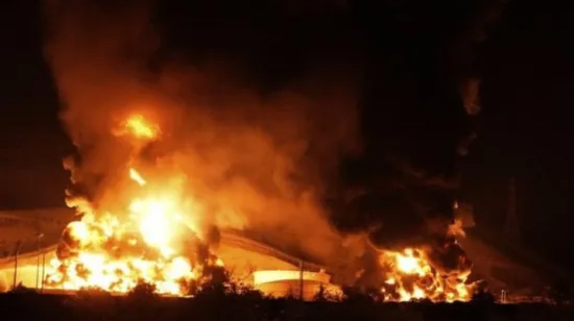 إسرائيل تشن موجة ضربات واسعة في العمق الإيراني