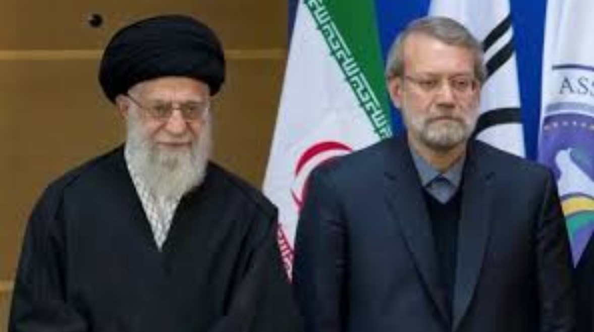 الراحلان علي خامنئي وعلي لاريجاني