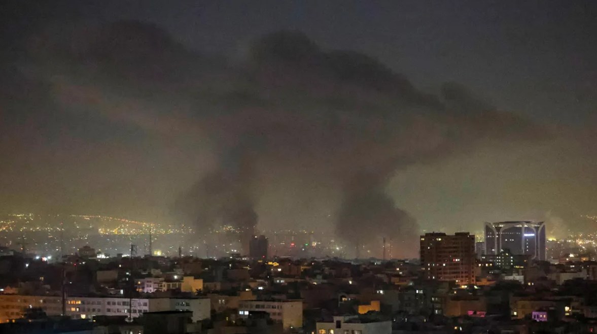 الهجوم علي إيران