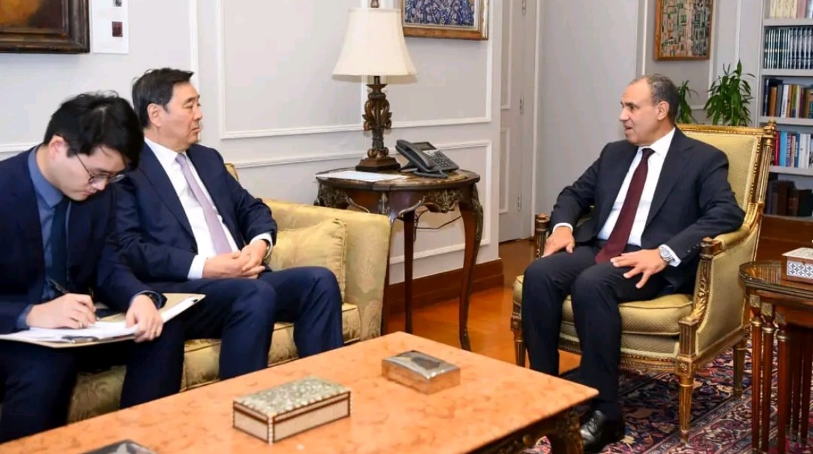 وزير الخارجي والهجرة بدر عبدالعاطي، وتشاي جيون، المبعوث الخاص للحكومة الصينية إلى الشرق الأوسط