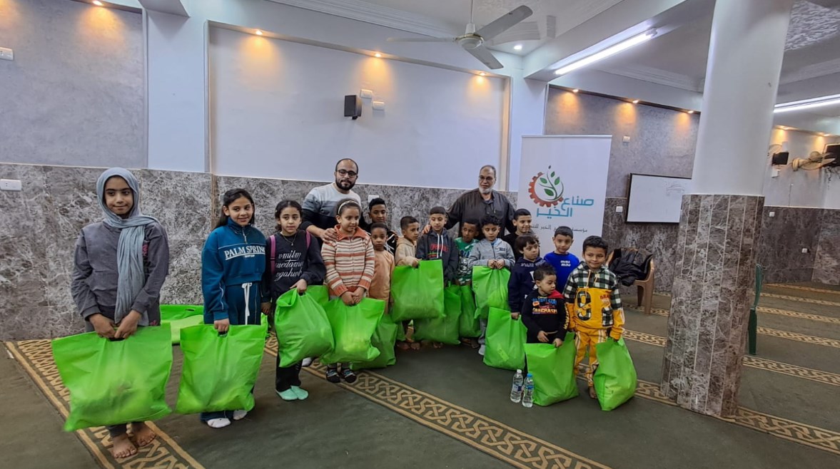  ملابس العيد من صناع الخير 