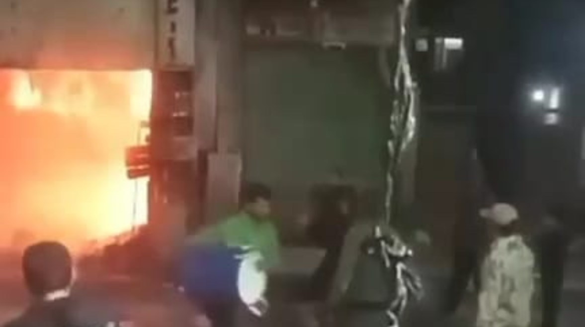 جانب من الحريق 