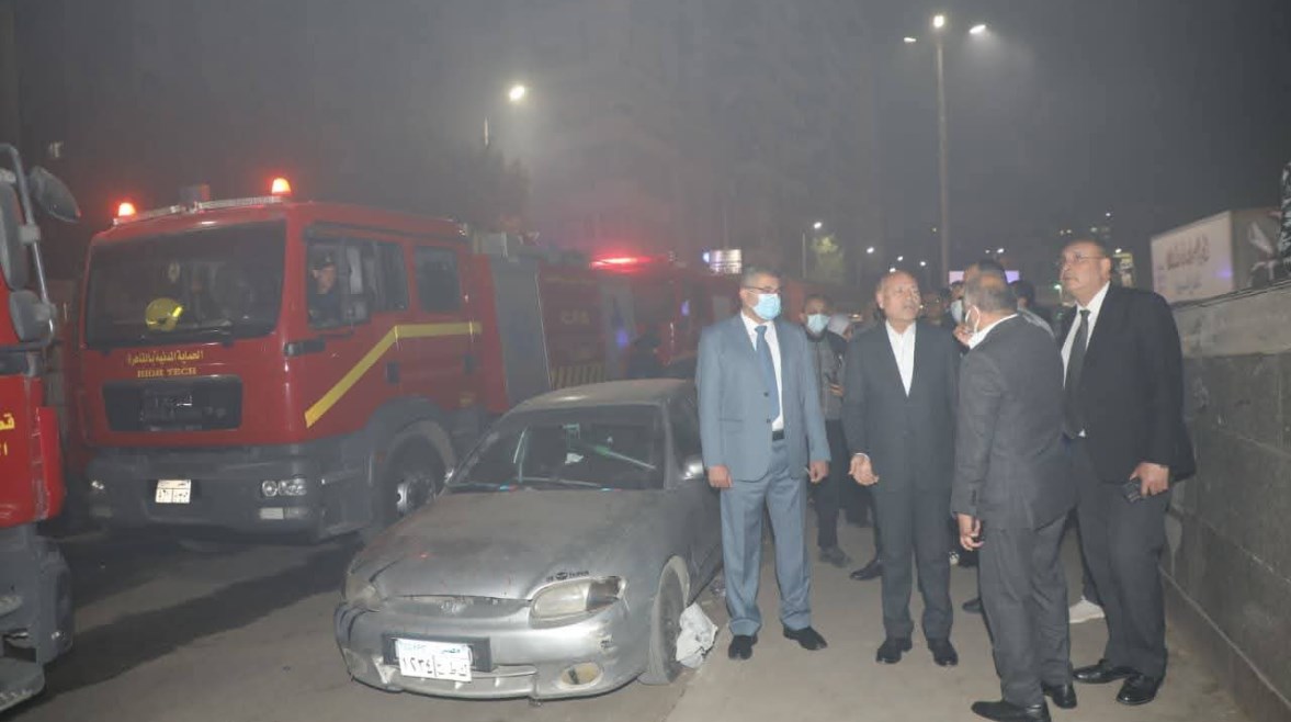 متابعة جهود إخماد الحريق 