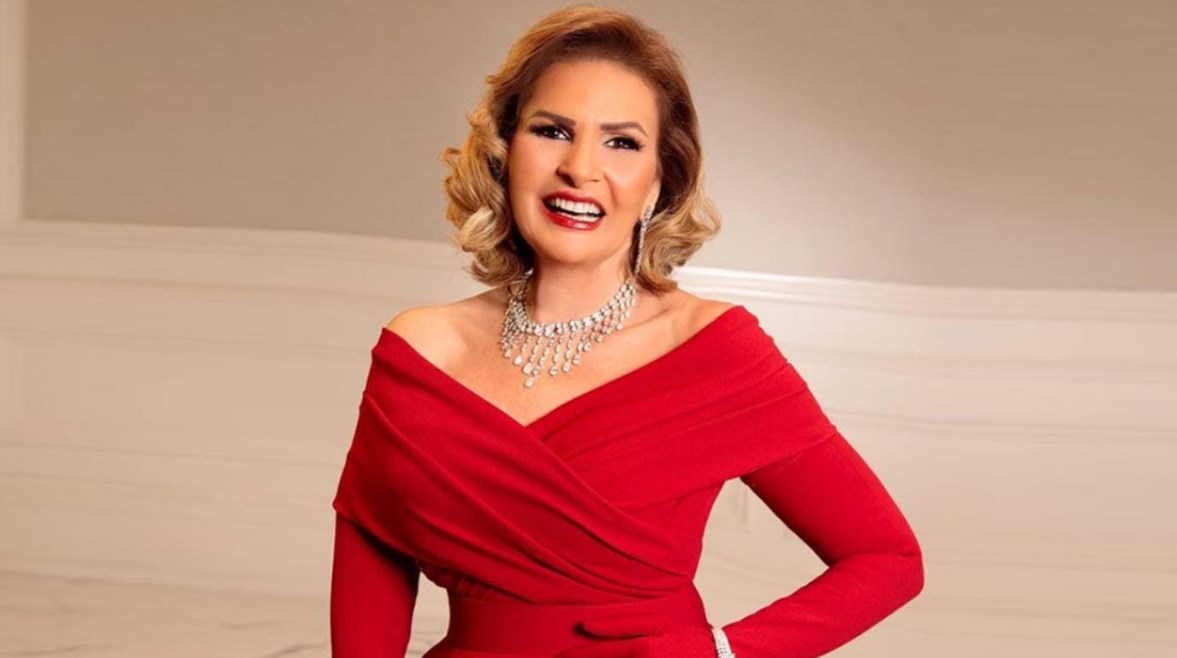 الفنانة يسرا