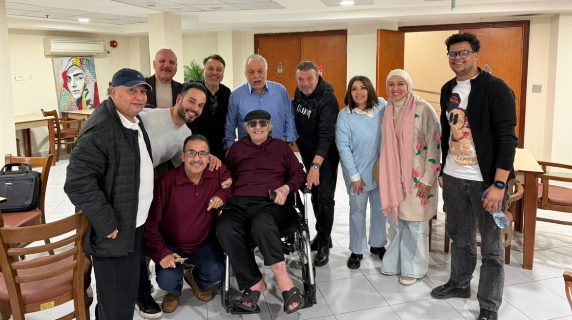 أعضاء نقابة المهن التمثيلية يزورون محيي إسماعيل