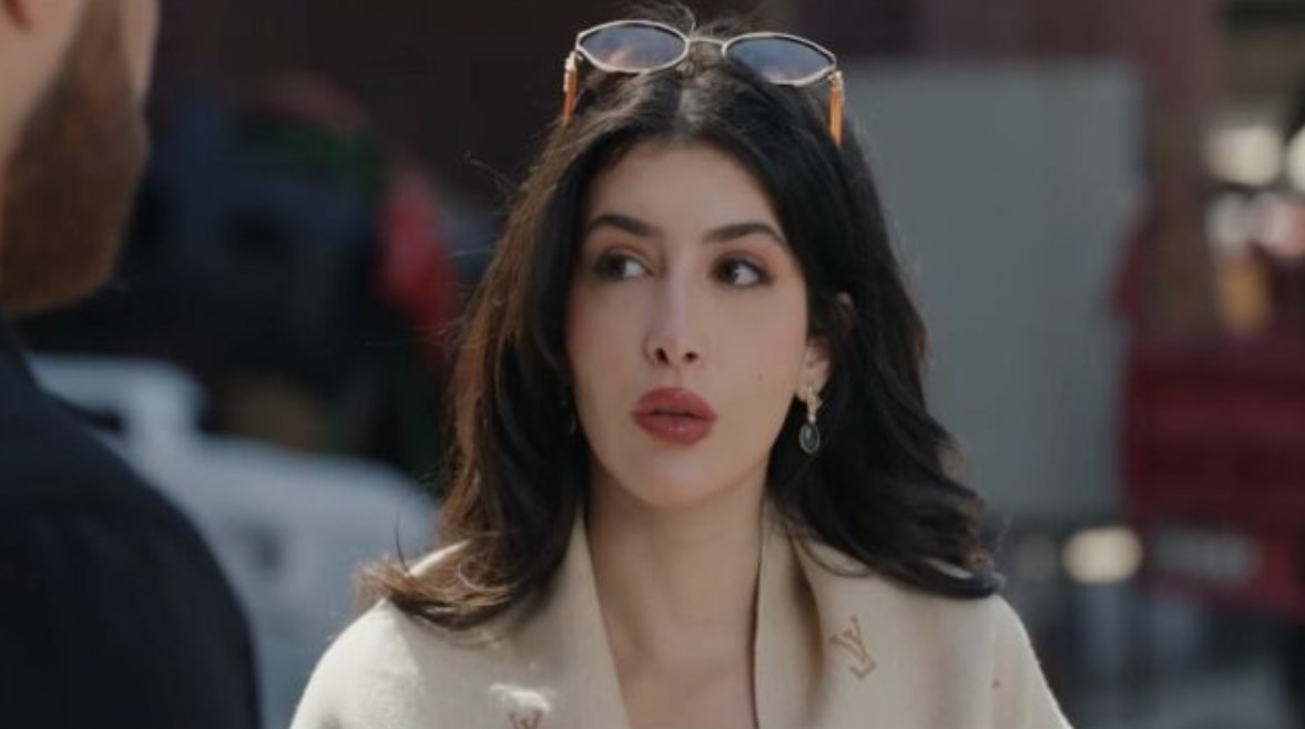 الفنانة سارة بركة