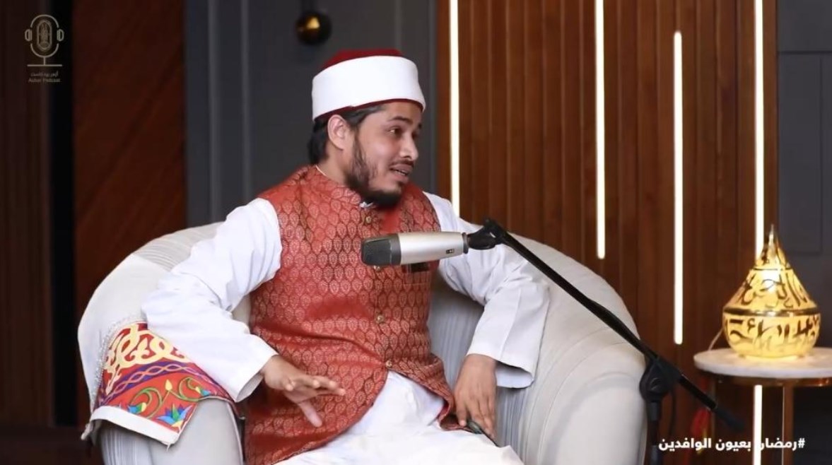 فيض العزيز طالب بالأزهر خلال حلقة رمضان في عيون الوافدين  