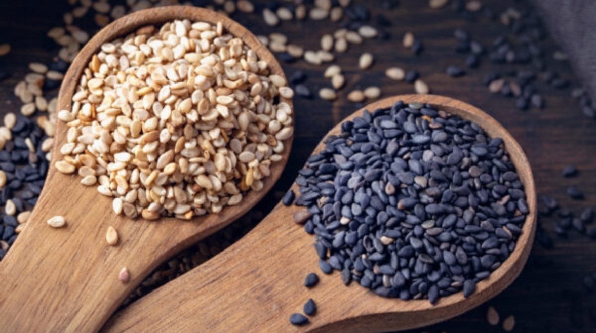 السمسم الأسود والأبيض