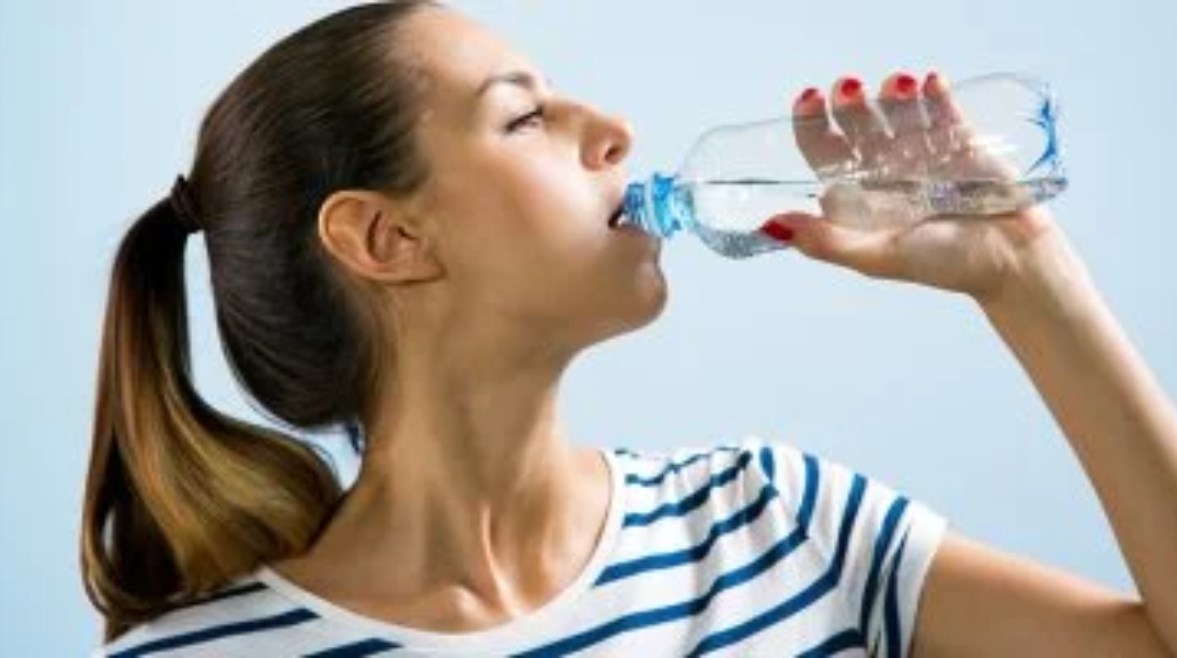 شرب الماء في الصباح