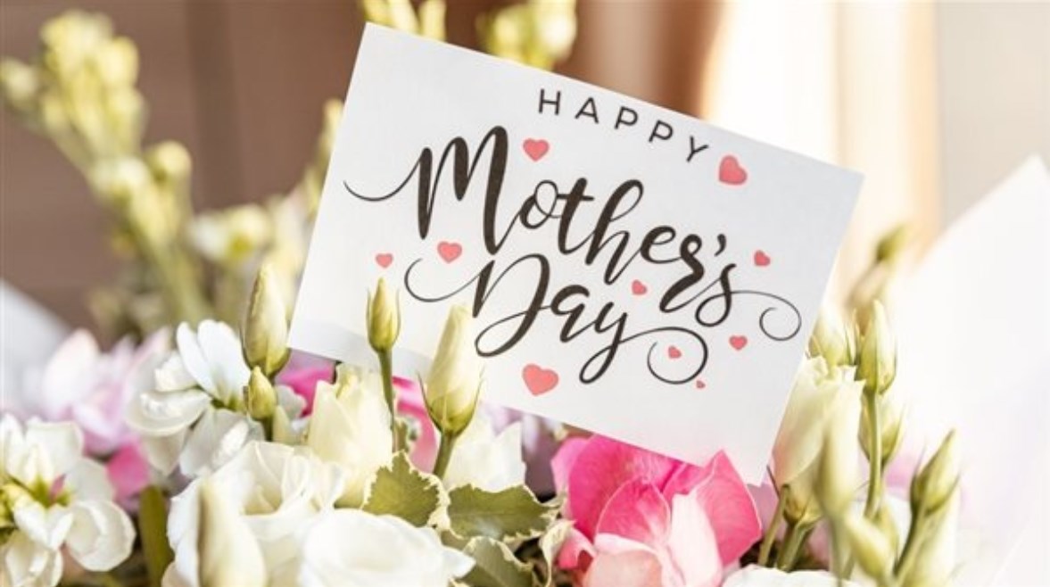 الاحتفال بعيد الأم - تعبيرية