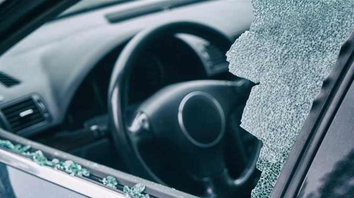 سيارة مهشمة الزجاج - أرشيفية