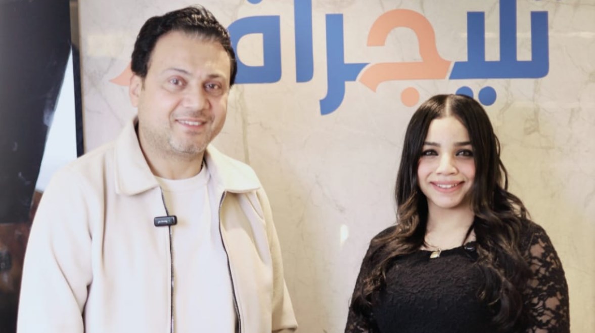 الفنان عمرو رمزي والزميلة هايدي محمد 