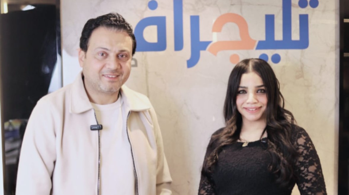 الفنان عمرو رمزي والزميلة هايدي محمد 