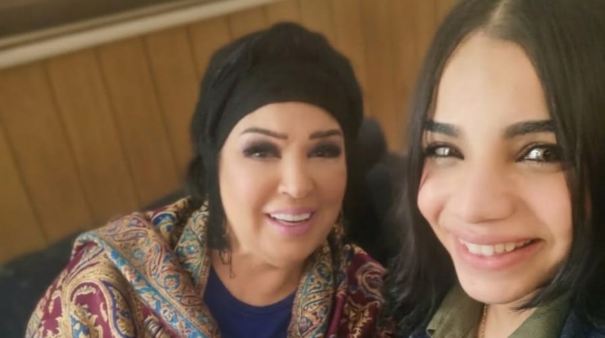 الفنانة فيفي عبده والزميلة هايدي محمد