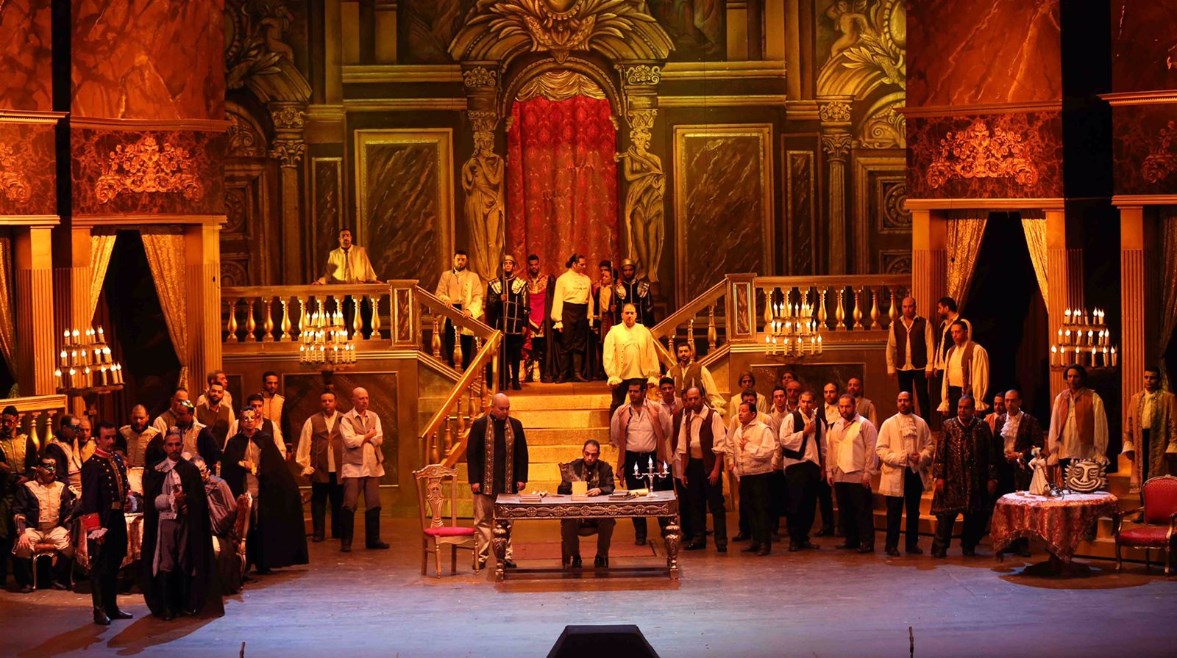 الحفل التنكري 