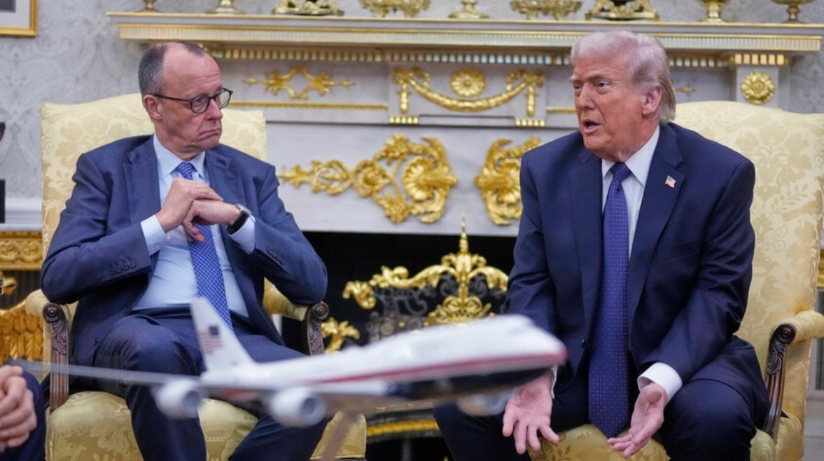 الرئيس الأمريكي دونالد ترامب والمستشار الألماني فريدريش ميرز في المكتب البيضاوي