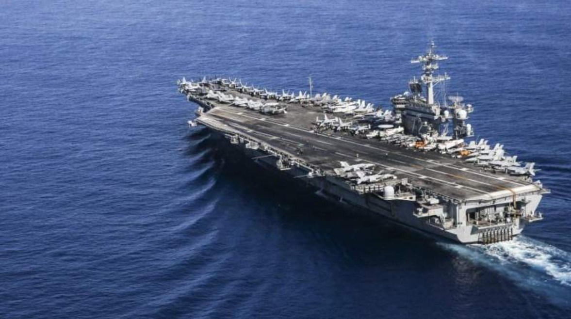 حاملة الطائرات الأمريكية يو إس إس أبراهام لينكولن