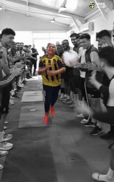 الطفل حامل الكرات