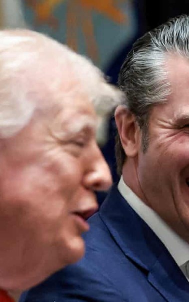 الرئيس الأمريكي دونالد ترامب ووزير الحرب بيت هيجسيث 