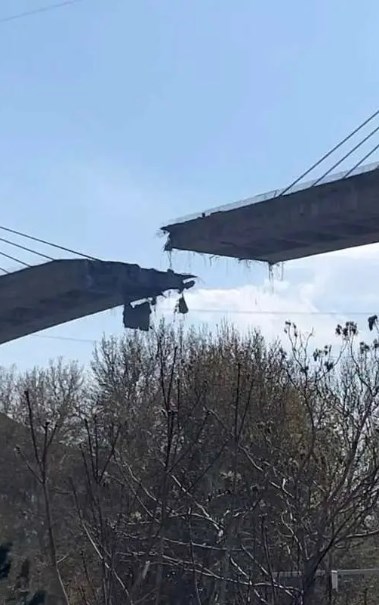 جسر بي 1 بعد القصف الأمريكي