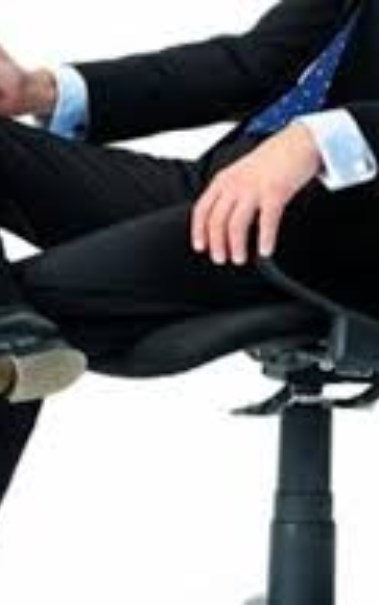 الجلوس في المكتب 