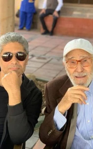 الفنان عبدالرحمن أبو زهرة ونجله