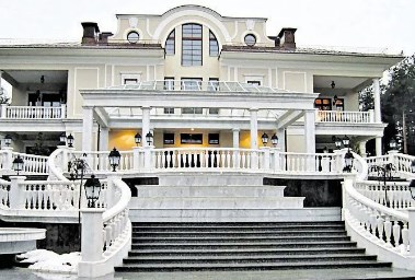 قصر الرئيس الروسي المطل على بحيرة فالداي