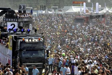 تجمع عدد كبير من الناس - أرشيفية