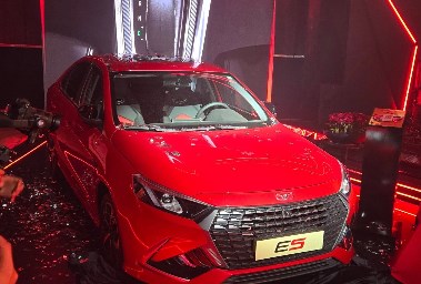 سيارة كايي E5 السيدان