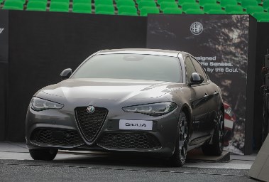 سيارة ألفا روميو 