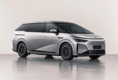 سيارة XPENG X9