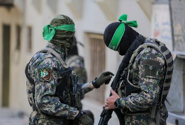 مقاتلان من كتائب القسام- أرشيفية