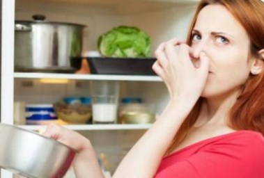  رائحة الثلاجة الكريهة