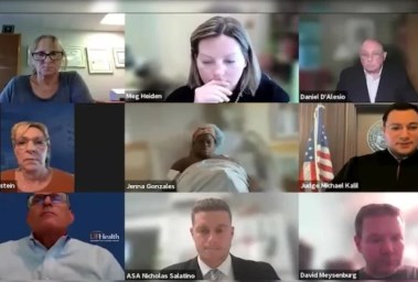 جلسة استماع افتراضية للمحكمة