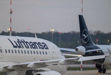 بسبب مضيق هرمز شركة  طيران ألمانية تخفض 20 الف رحلة جوية حتي أكتوبر القادم