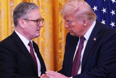 الرئيس الأمريكي دونالد ترامب ورئيس الوزراء البريطاني كير ستارمر