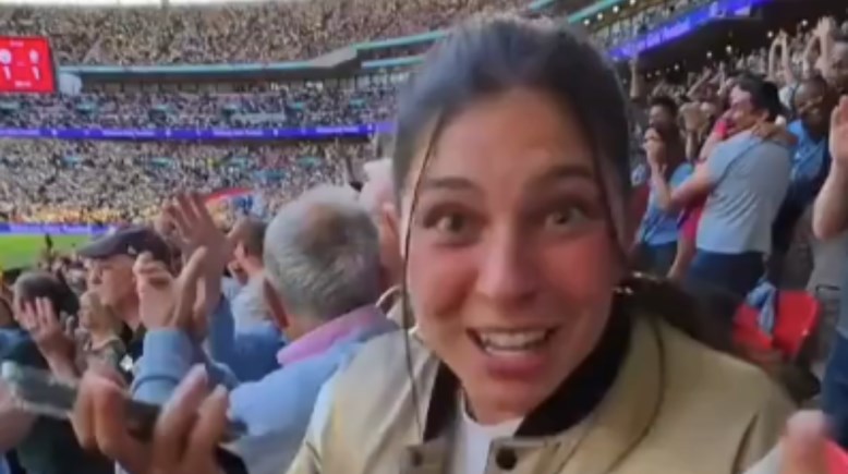 مشجعة مانشستر سيتي