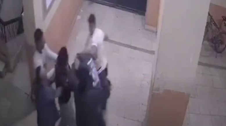  اعتداء مجموعة شباب على طالب