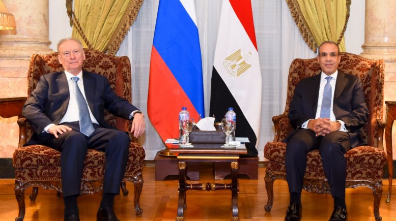 وزير الخارجية والمسؤول الروسي