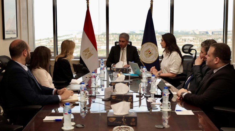 اجتماع وزير السياحة مع شركة “فيزا” 