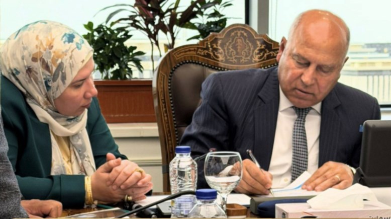 النائبة منى جمعة والفريق كامل الوزير