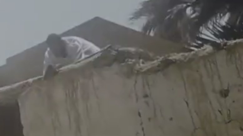  جانب من التعدي على المنزل