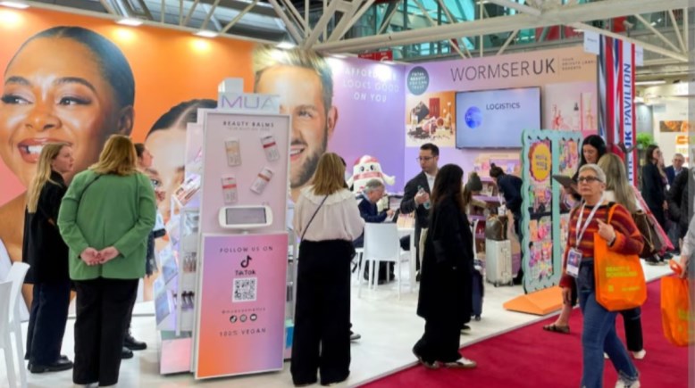 معرض كوزموبوف في بولونيا بشمال إيطاليا 